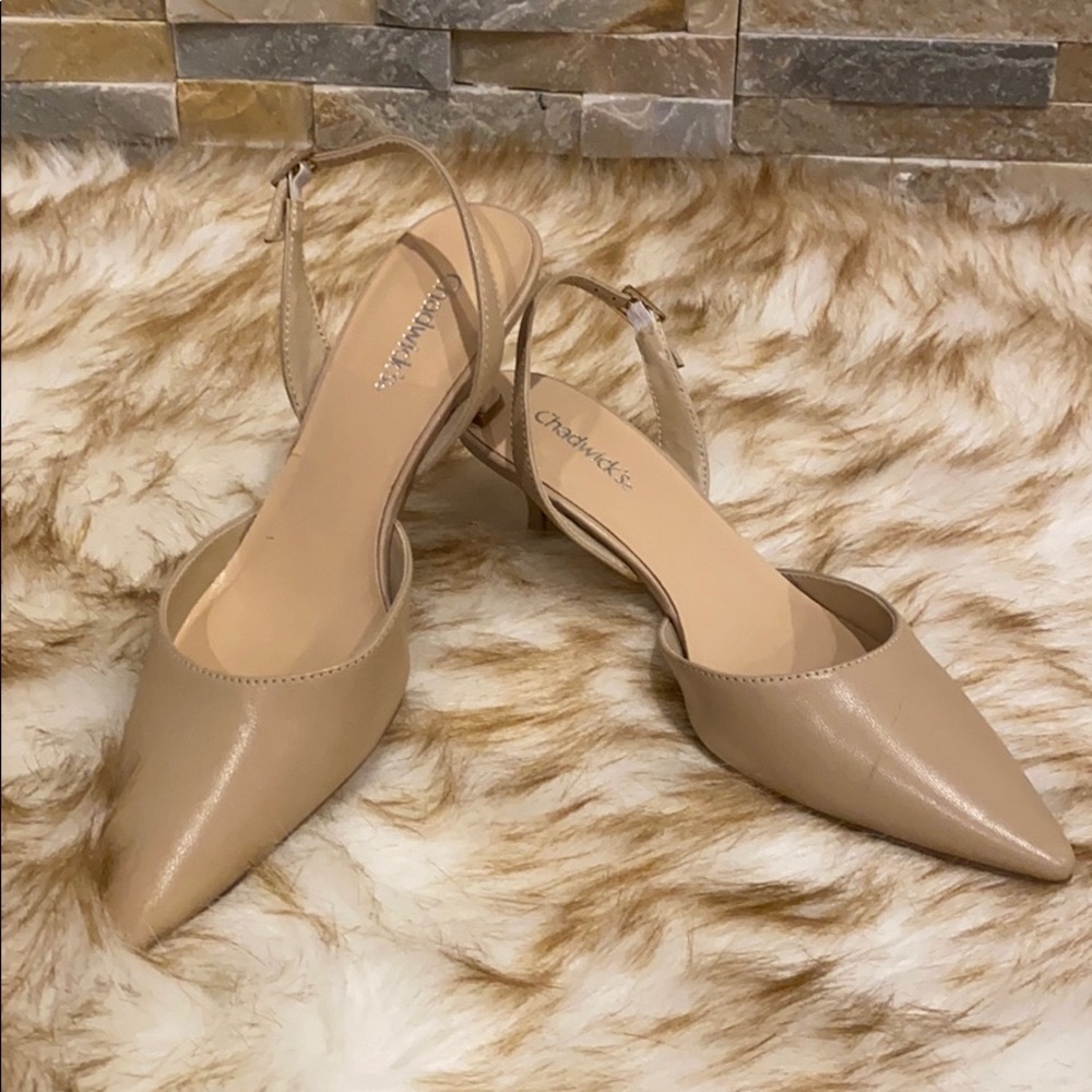 Chadwicks delicate, feminine and sexy kitten heel pump New without tags😊